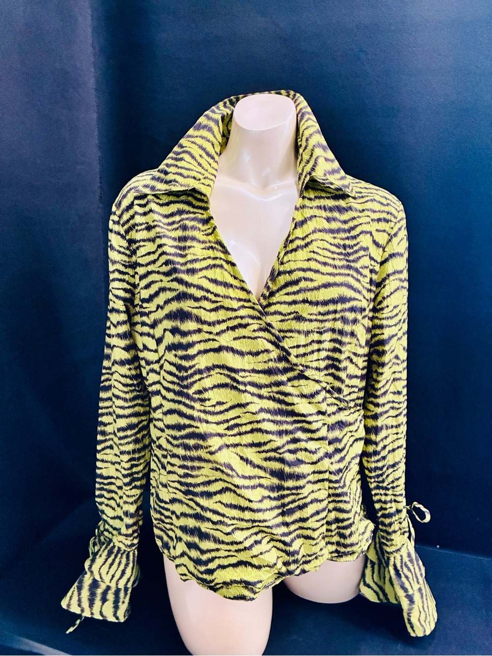 Y2K Le Caviar L Chartreuse Green and BRN Animal Print Wrap Blouse w/Flare Cuffs